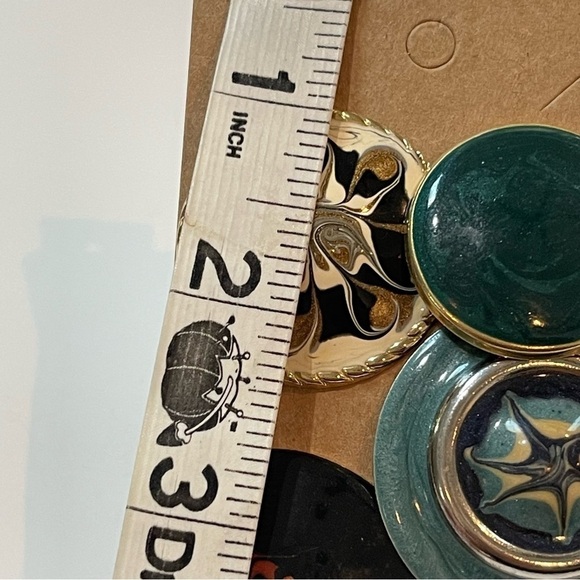Vintage Button Shape Enamel Mismatched Earrings - Picture 4 of 8